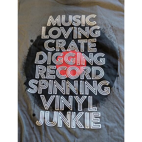 Pyramid Womens Medium T-Shirt Vinyl Junkie Graphic Gray Short Sleeve Music Tee - Picture 8 of 10
